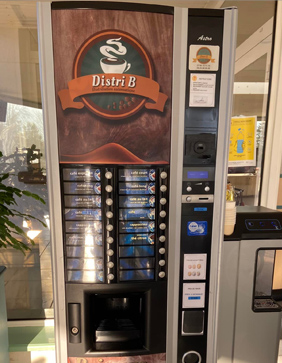 Petit distributeur automatique de boissons avec badge prépayé pour mettre  dans un bureau - Spécialiste des distributeurs automatiques à  Salon-de-Provence - Distri Matic